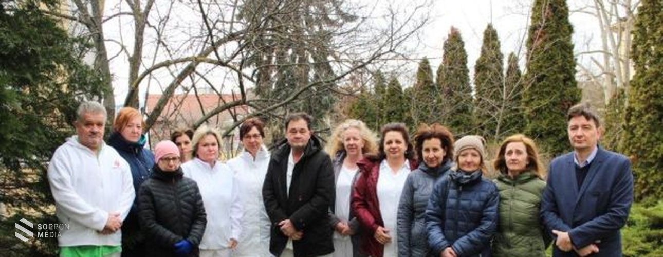Nárciszültetéssel hívták fel a figyelmet a gyógyíthatatlan betegek támogatására