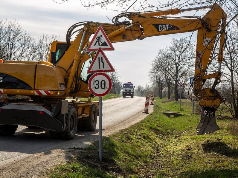 Megkezdődtek a felújítási munkálatok a Sopront Harkával összekötő úton