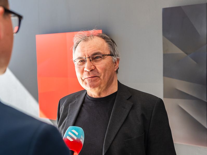 Megnyitották prof. dr. Zalavári József kiállítását a Port_A_Rt galériában