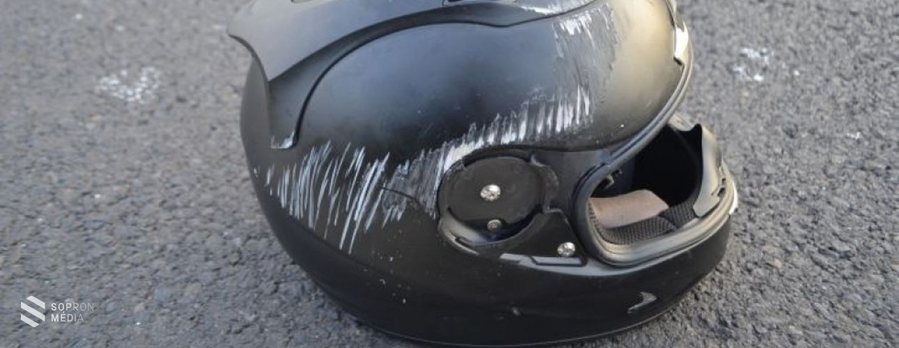Szabálytalanul közlekedtek: Autó és motor ütközött Sopron külterületén