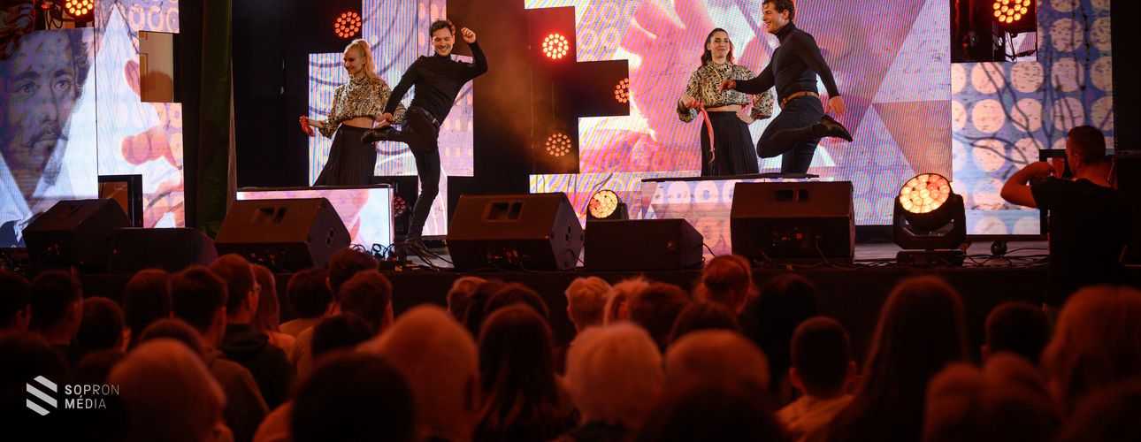 Sopronba érkezett az országjáró Szabadság, szerelem – Petőfi 200 című előadás