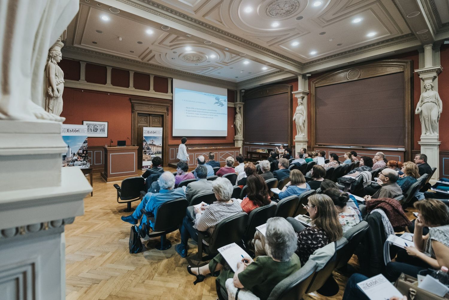 Módszertani konferenciát szervezett az Esterházy Magyarország Alapítvány