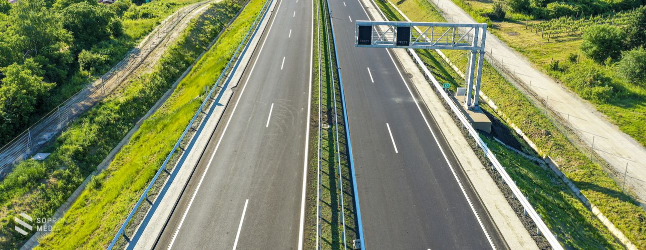 Szerda reggeltől ideiglenesen az M85 bal oldala is használható lesz a Fertőrákosi úti és a Balfi úti csomópontok között 