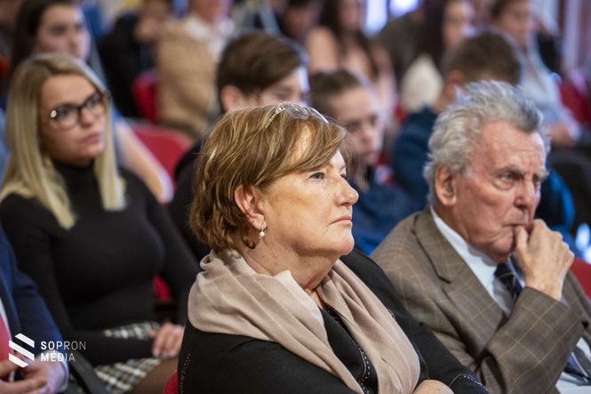 Dr. Szili Katalin, a magyar autonómiaügyekért felelős miniszterelnöki megbízott 