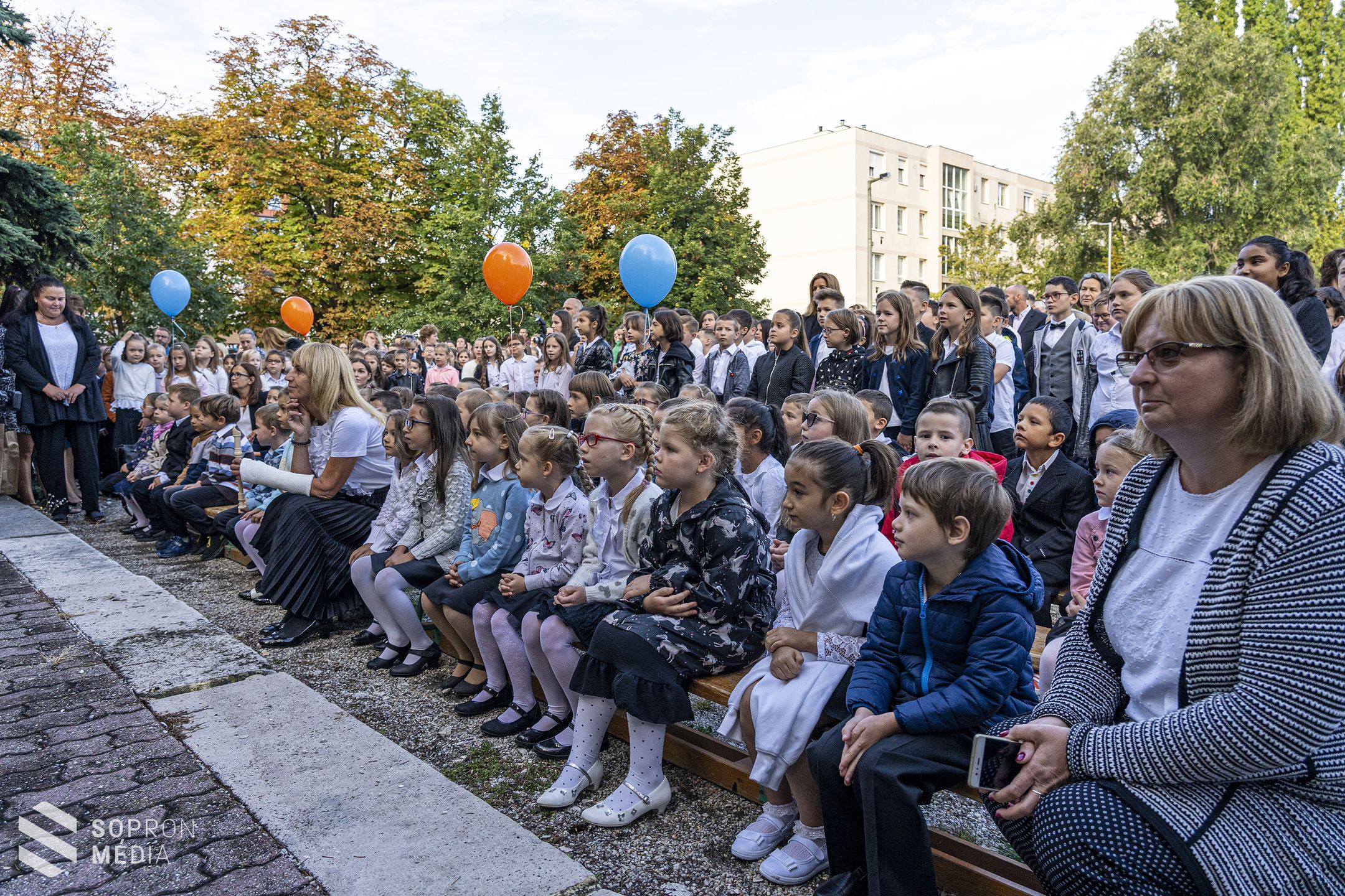 Becsöngettek! Elkezdődött az iskola a Deák téri Általános Iskolában
