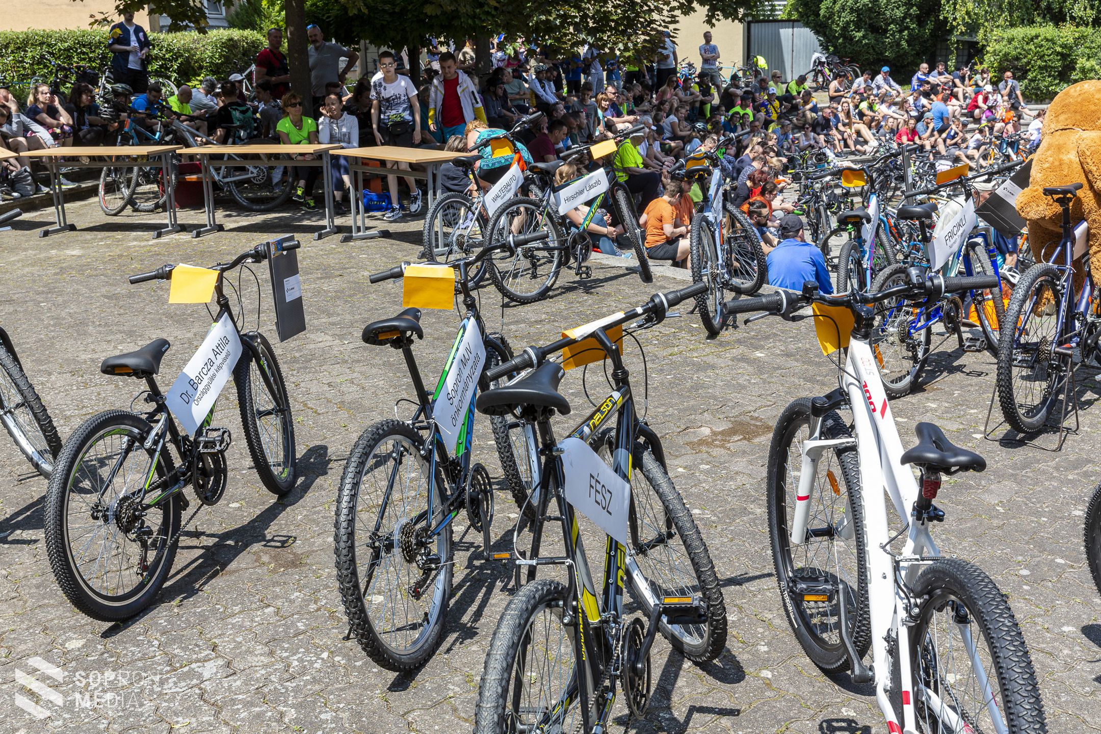Több mint hétszázan vettek részt a 30. Vasvilla Kerékpártúrán