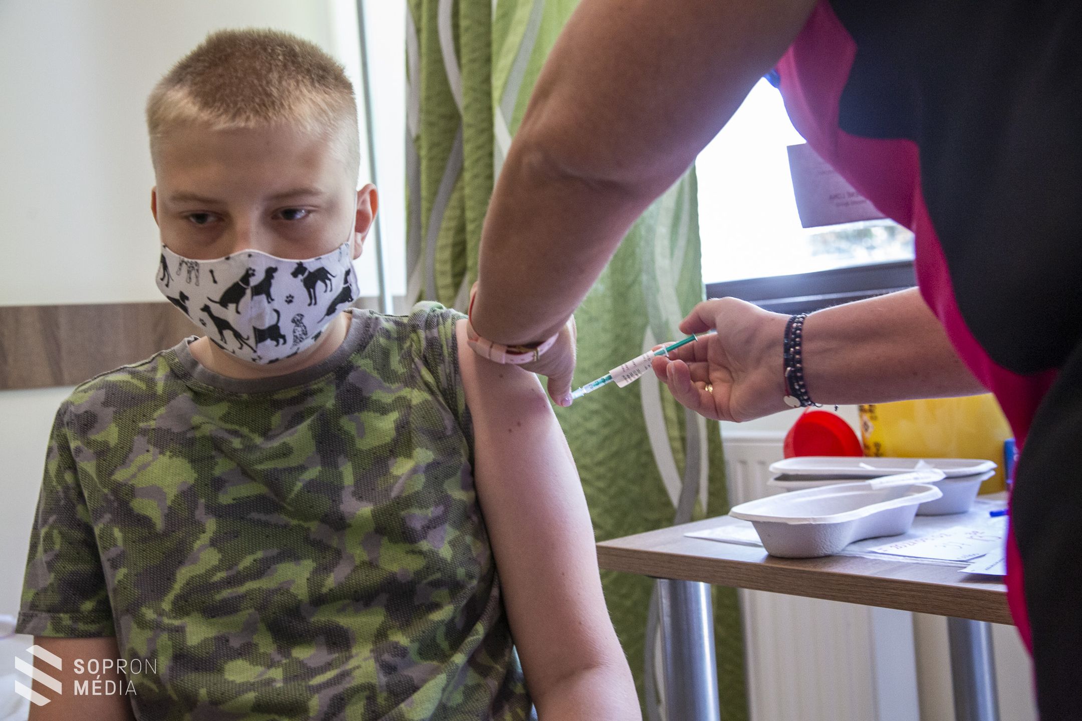 Elindult a 12 és 18 év közötti fiatalok iskolai oltókampánya