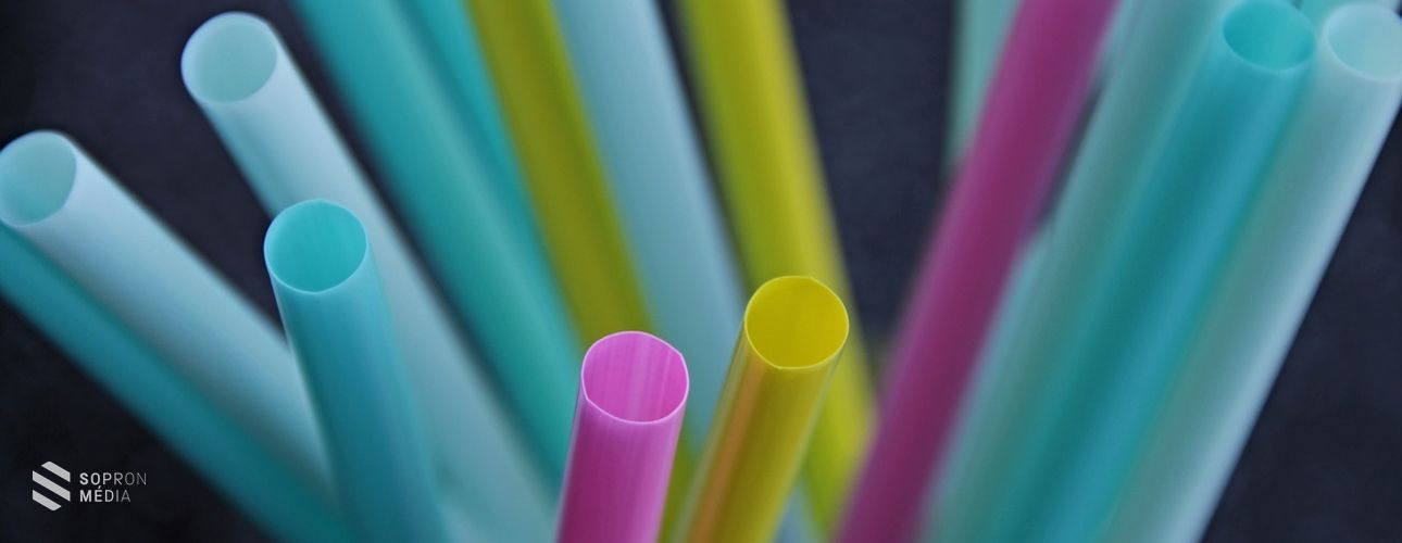 Évente 15 ezer tonna műanyagot kell kiváltani idehaza környezetbarátabb termékkel