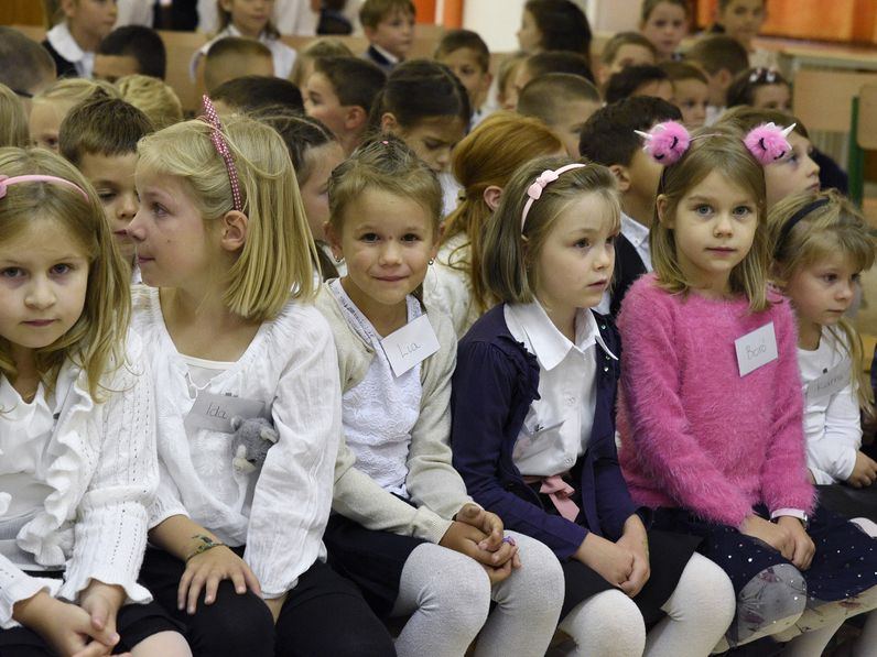Évnyitó a Fenyő téren – holnap becsöngetnek az új tanévre