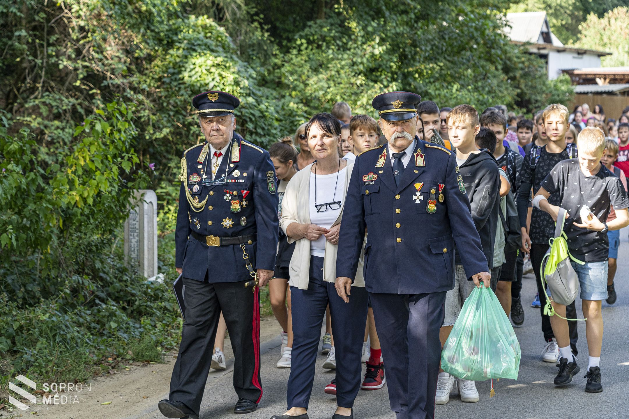 A hősök emléke előtt tisztelegtek Ágfalván