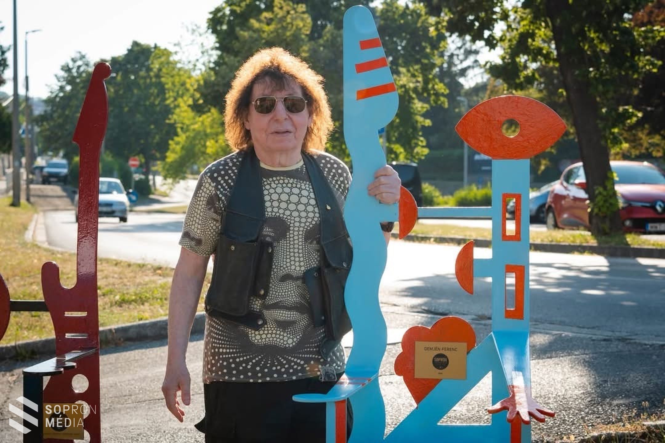 Szoborszéket kapott fellepése előtt Demjén Ferenc Sopronban