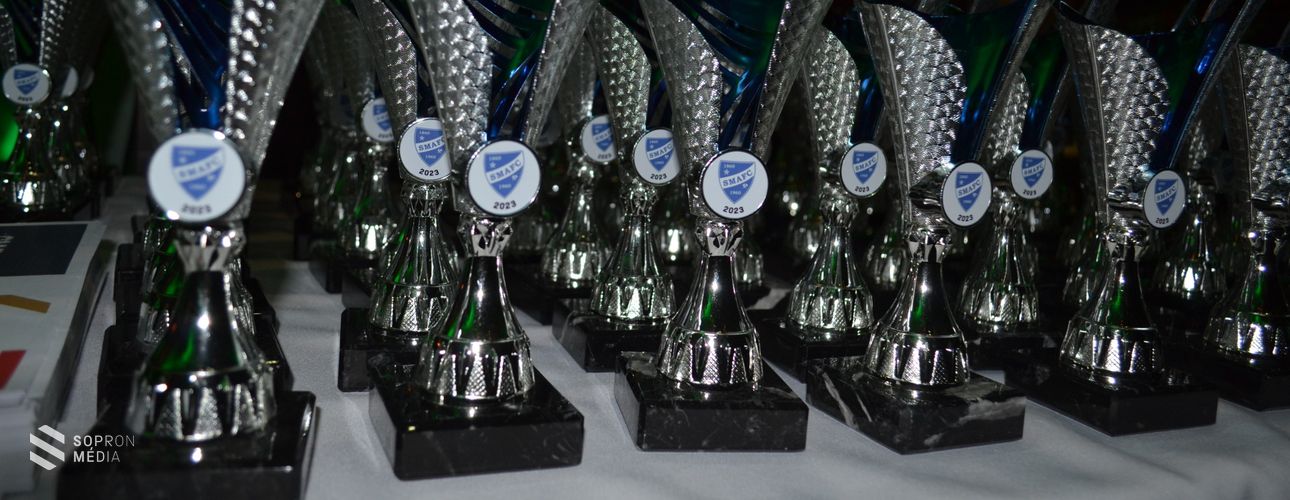 Eredményes sportolóit köszöntötte a SMAFC