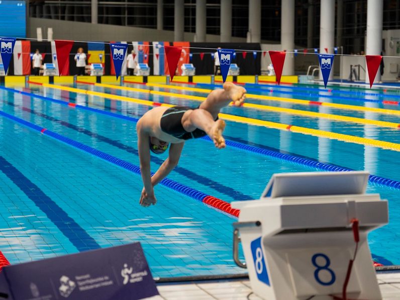 Tíz év után ismét Sopronban a régió egyik legnagyobb utánpótlás-úszóversenye