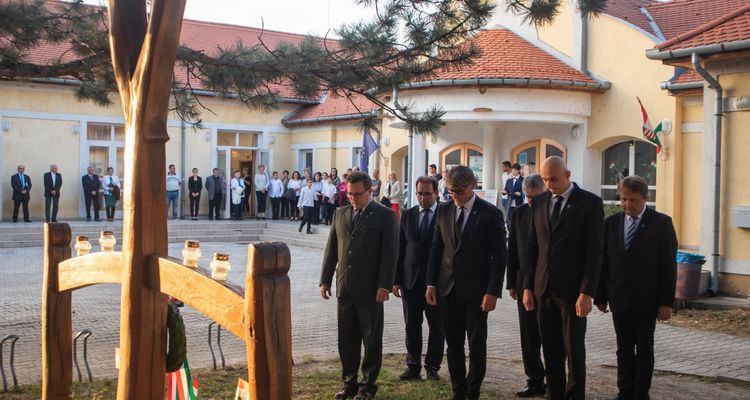 Aradi Vértanúk tiszteletére rendezett megemlékezés bejegyzés borítóképe