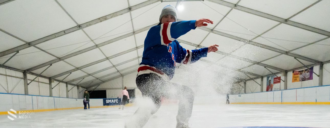 Birtokba vették a korcsolyázók a soproni műjégpályát