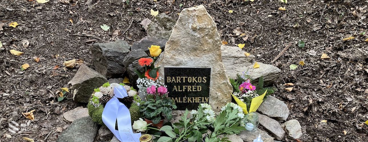 Emlékkövet állítottak Bartokos Alfréd néhai természetjárónak a Tolvaj-árokban