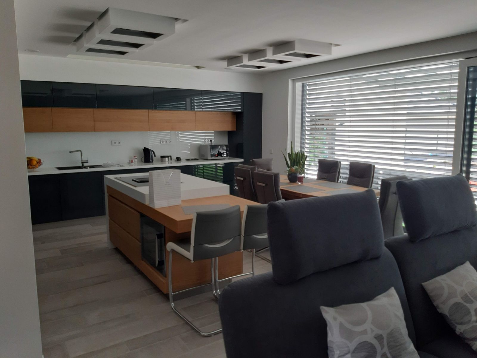 Internorm Szürke kő és nyílászáró összhangja Szombathelyen