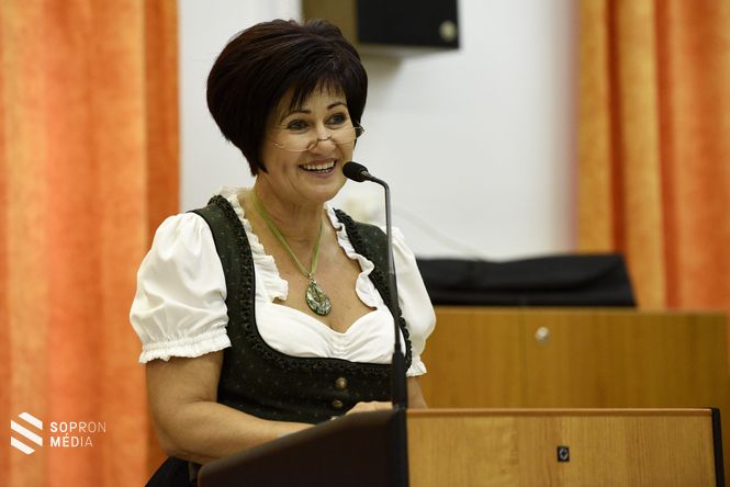 Tománé Bakody Noémi igazgatóasszony