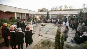 Fellobbant az első láng a Jereván lakótelep adventi koszorúján