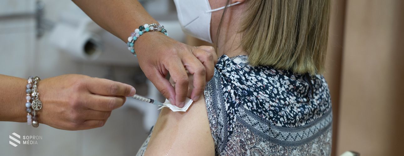 Megvan az 5,5 millió beoltott, szombattól eldobhatjuk a maszkot
