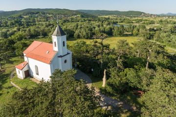 Szent Mihály domb és Kápolna szolgáltatás képe