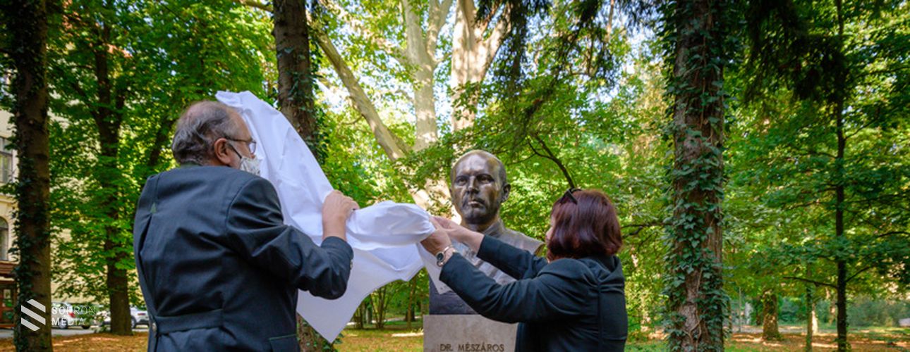 Szobrot állítottak prof. dr. Mészáros Károly tiszteletére