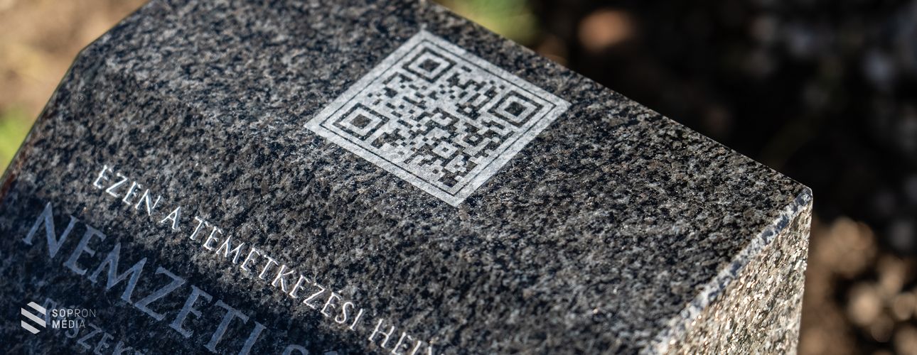 A régi Szent Mihály temetőben is elhelyezték az okos parcellakövet