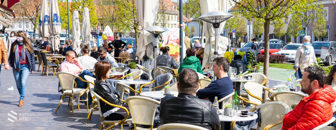 Visszatért az élet Sopron utcáira - megnyitottak a teraszok