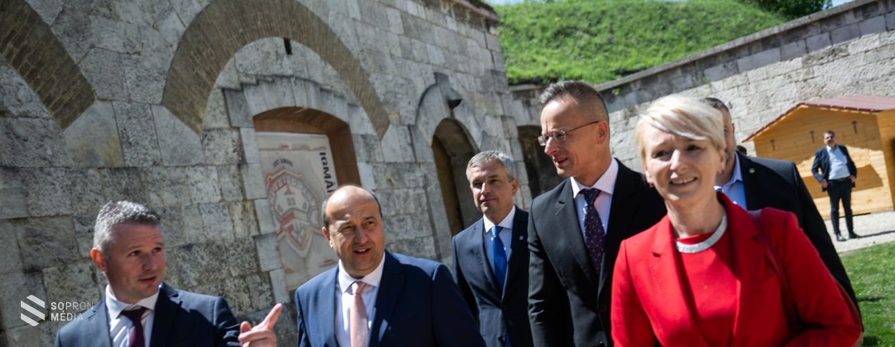 Szijjártó Péter szerint az európai választás meghatározó abból a szempontból, hogy békében vagy háborúban fogunk-e élni