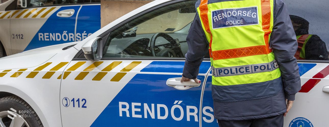 Motoros és autó ütközött Sopronban