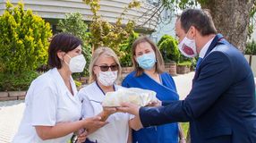 A szülészeti osztály dolgozóit köszöntette Barcza Attila