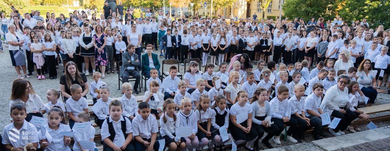 Becsengettek – Sopronban mintegy 15000 tanuló kezdi meg a tanévet