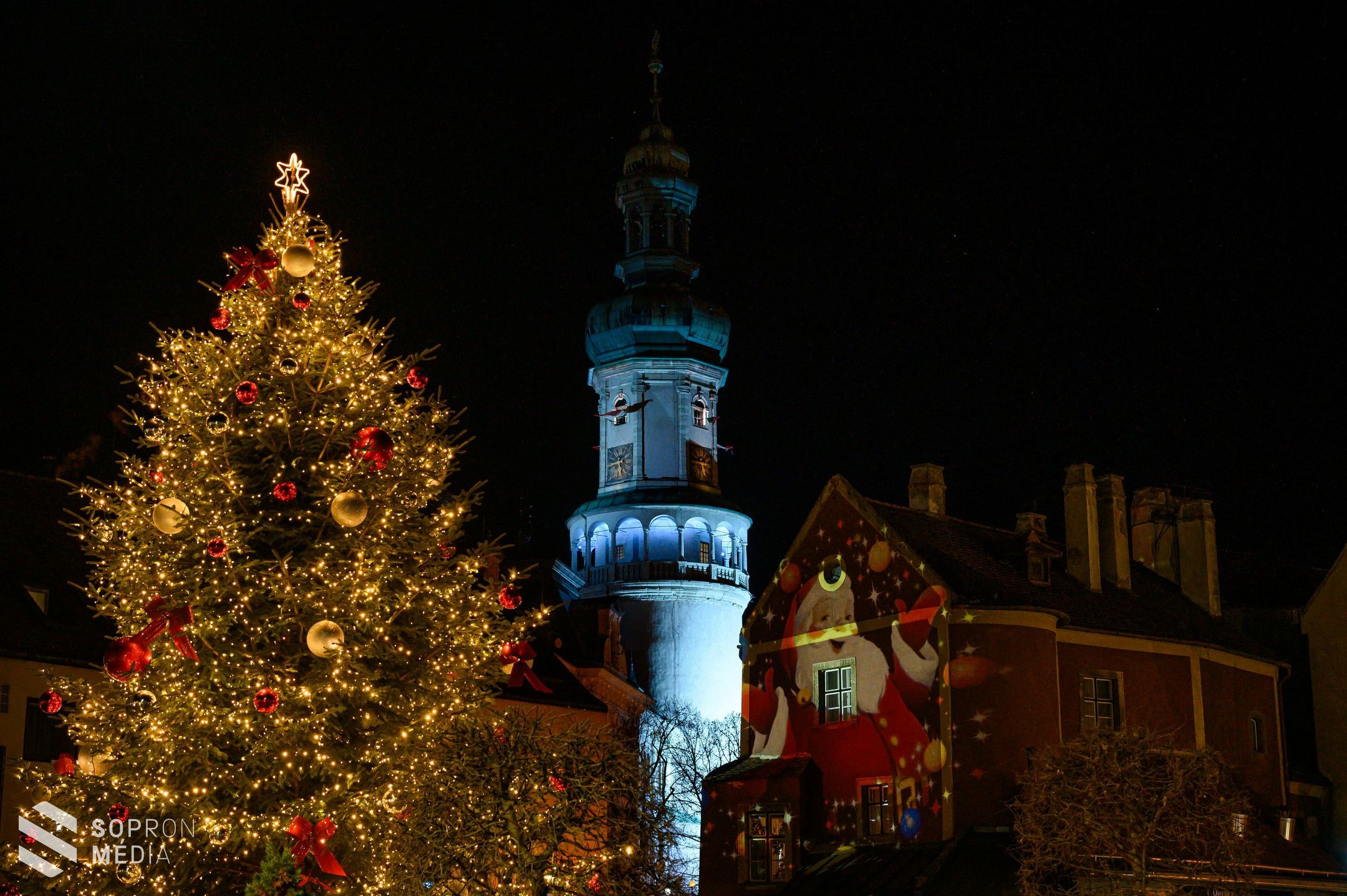 Fellobbant a hit lángja Sopron adventi koszorúján!