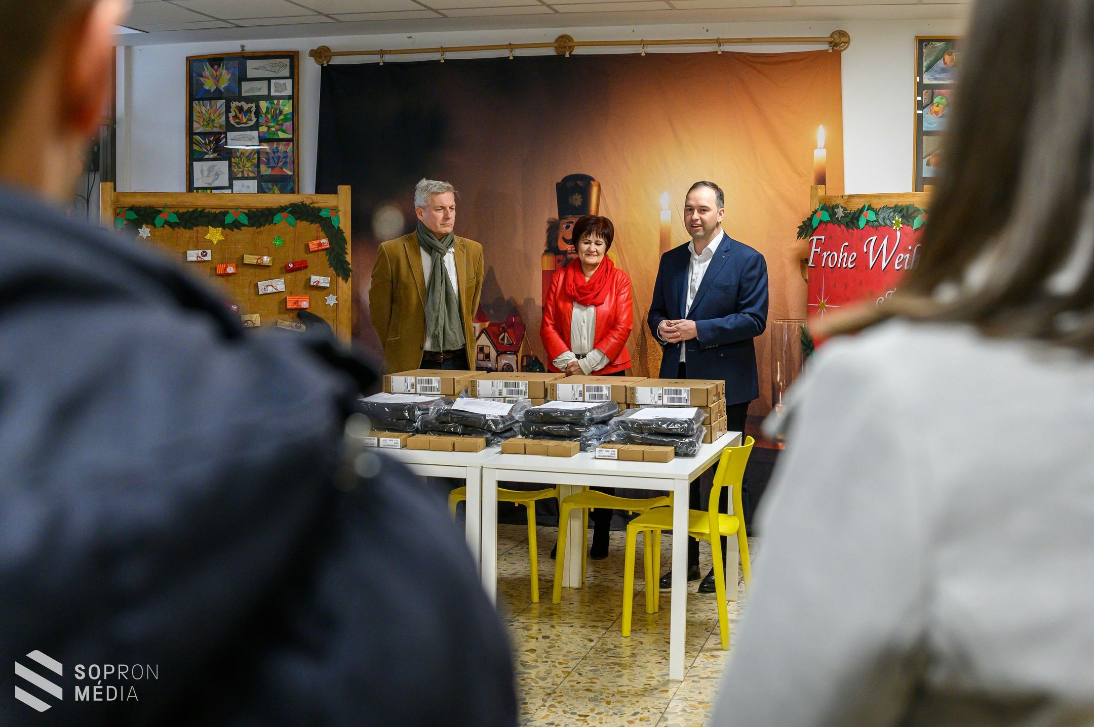 Cél a digitalizáció - több mint 300 laptopot kapott a Soproni Német Nemzetiségi Általános Iskola
