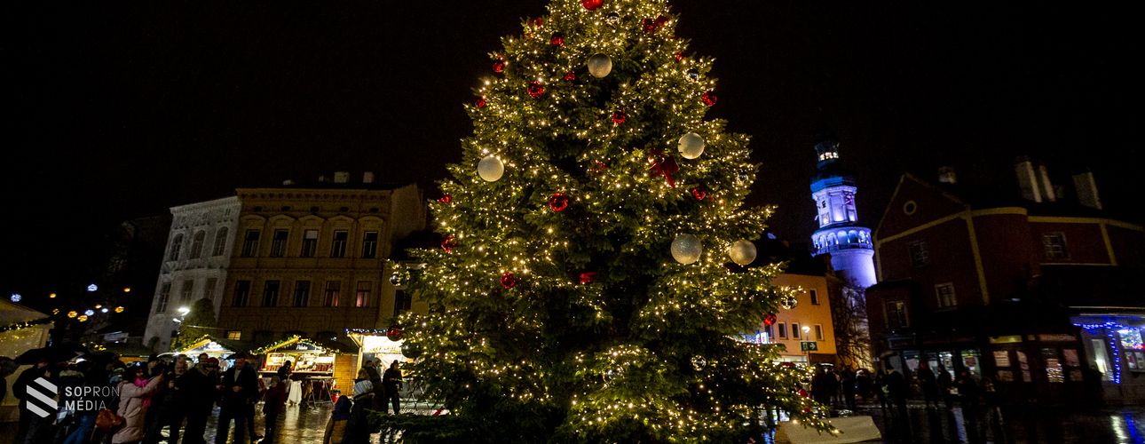Megnyílt az adventi vásár Sopronban
