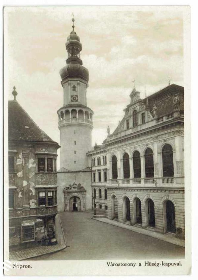 Sopron, várostorony a Hűség-kapuval.