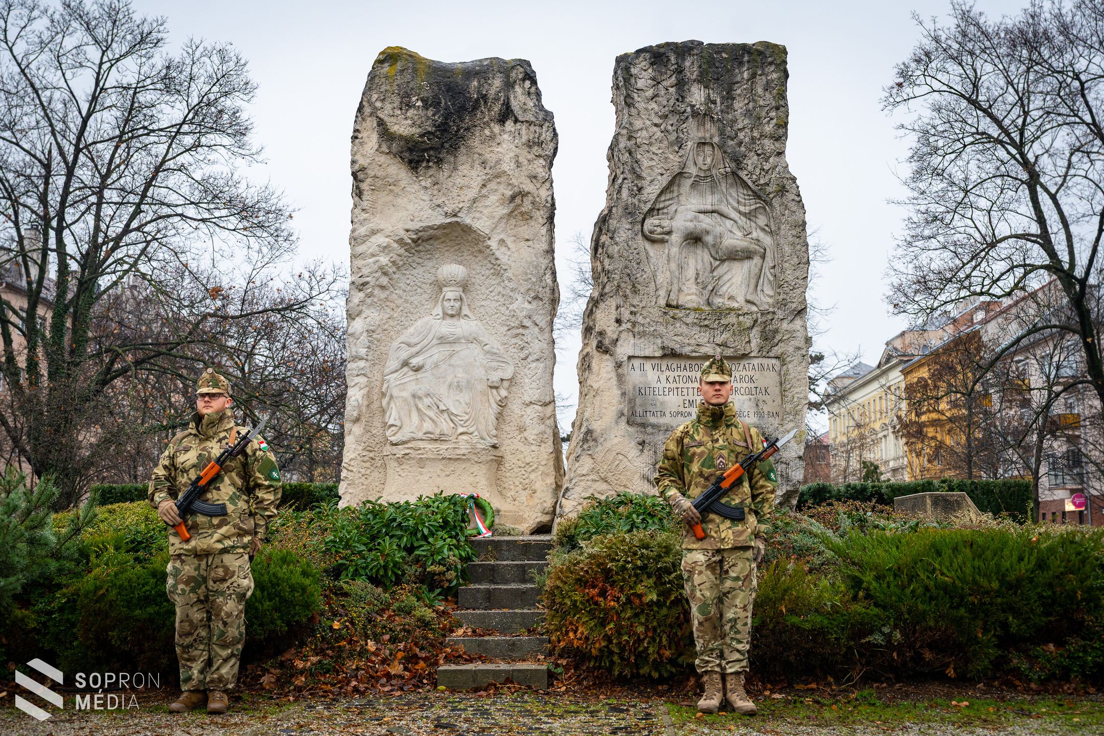 Csendes főhajtással emlékeztek meg a 81 éve történt II. világháborús bombázásra