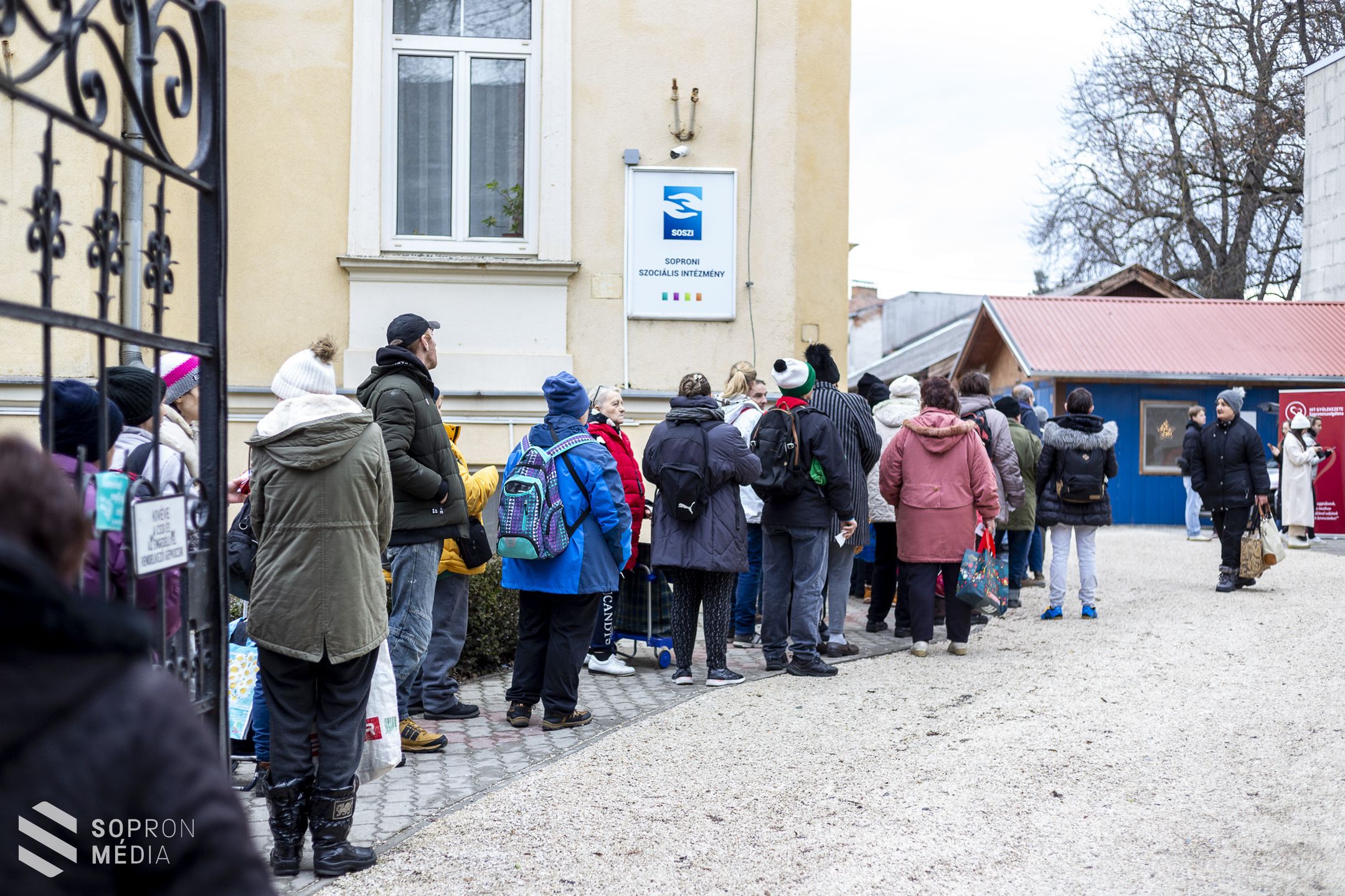 Hétszáz adag ételcsomaggal teszi szebbé a rászorulók ünnepét a Soproni Szociális Intézmény