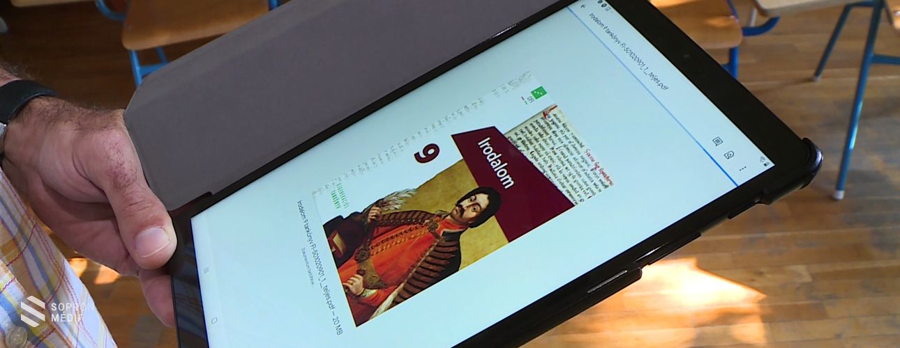Tankönyvek helyett tablet? - Sopronban alkalmazzák!