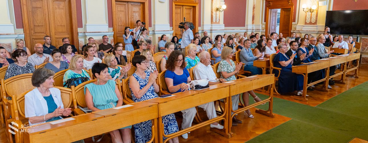 Köztisztviselők napja - kitüntetéseket adtak át a Polgármesteri Hivatalban