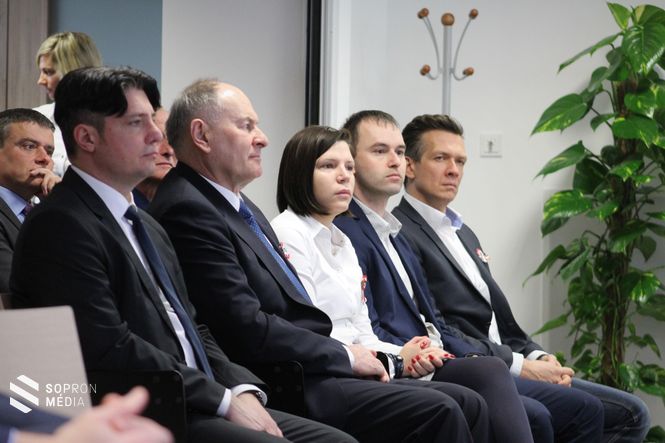 Új villamos mozdonyok beszerzési szerződésének aláírási ünnepsége
