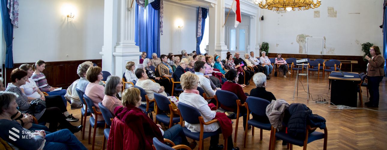 Fontos egészségügyi kérdéseket tárgyaltak az Alzheimer Cafe előadásán