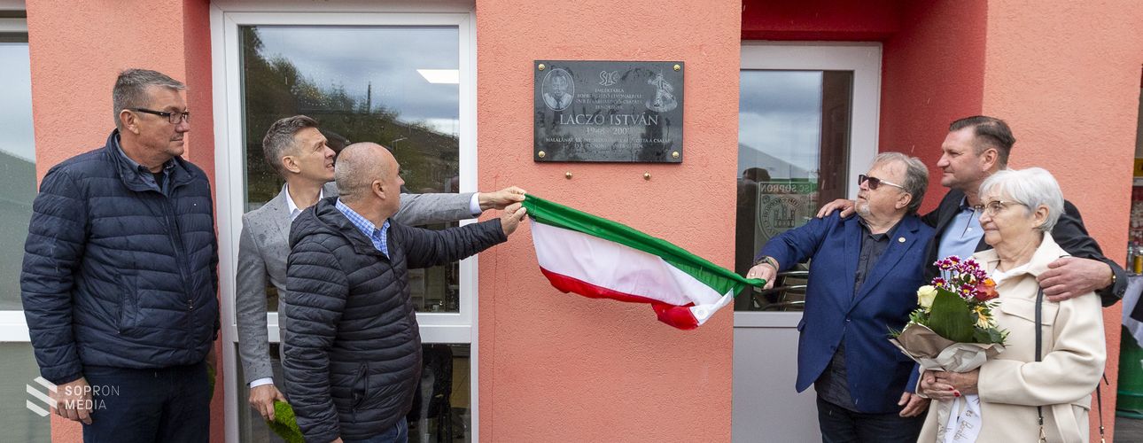 Emléktáblát avattak Laczó István tiszteletére