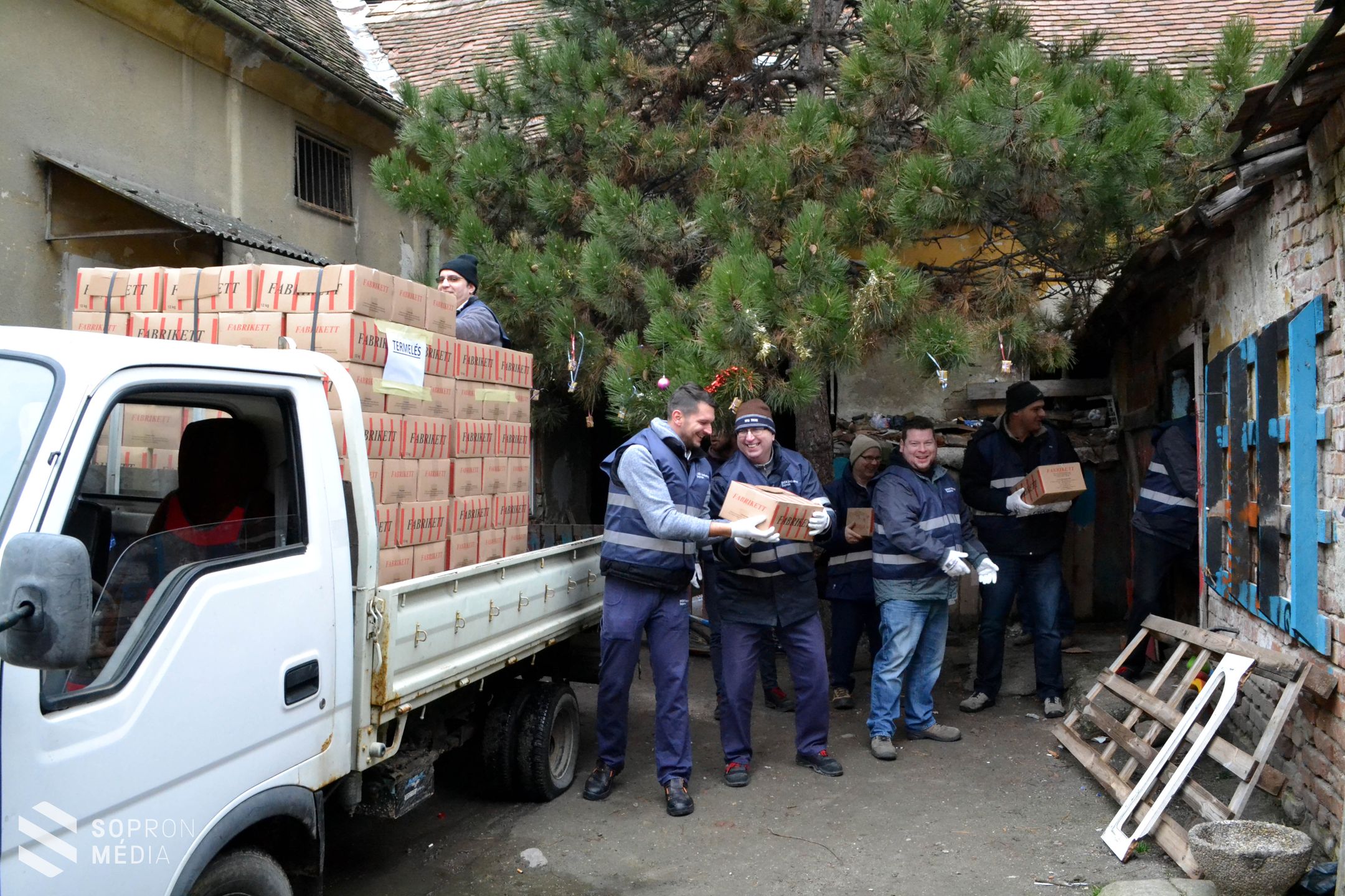 Társadalmi szerepvállalás – egész évben segít a soproni gyár