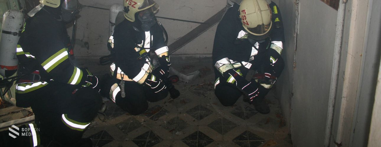 Látványos tűzoltógyakorlat Fertőszentmiklóson