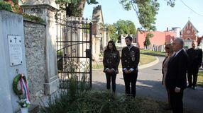 Koszorúzás a hősi halottak nyughelyénél Sopronban