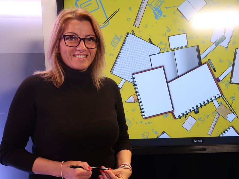 Megtisztelő feladat a diákok segítése –   interjú a Soproni Suli TV tanítónőjével