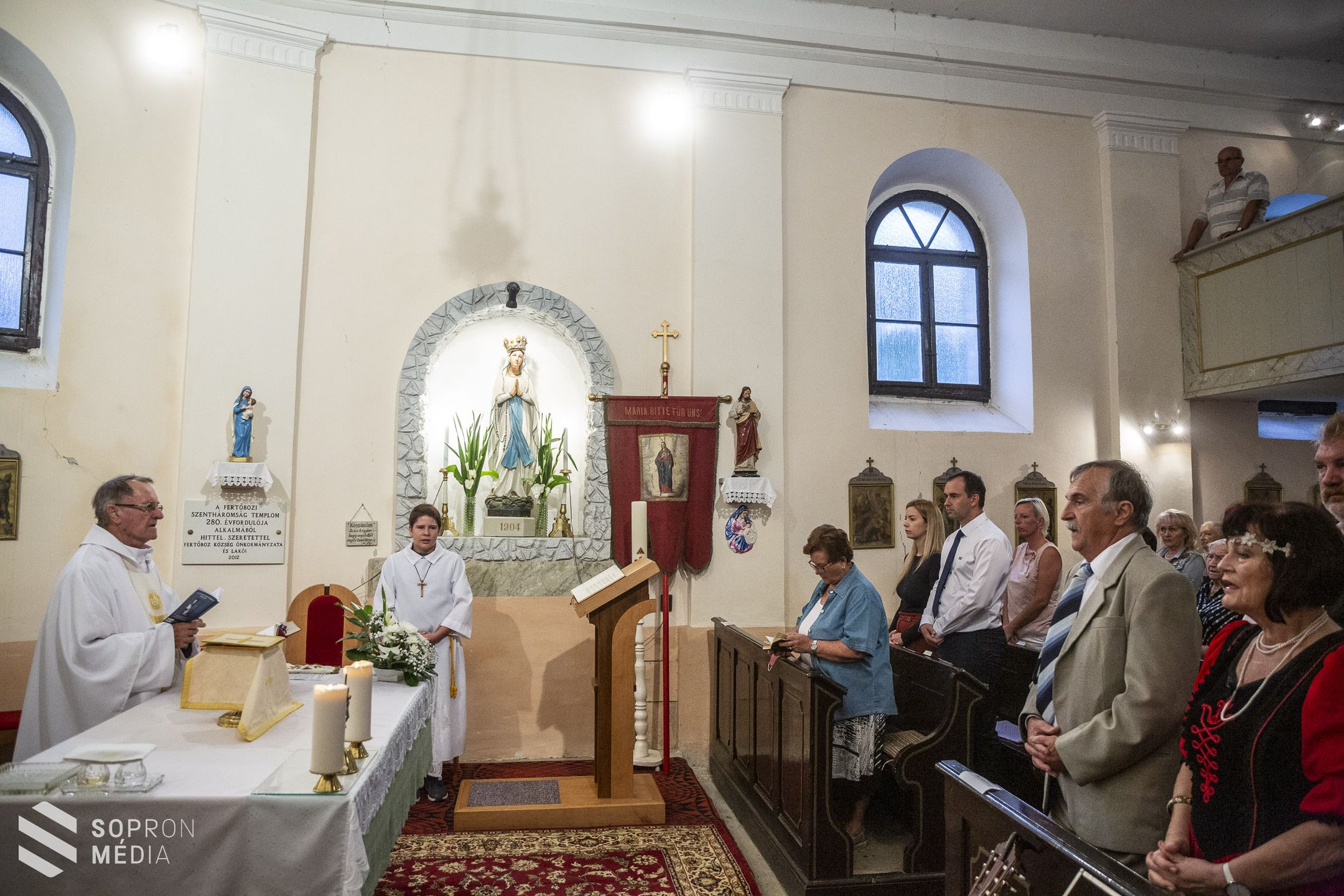 Trianoni emlékművet avattak Fertőbozon