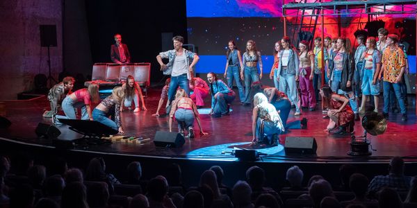 Képzelt riport egy amerikai popfesztiválról