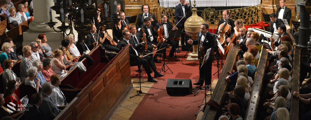 Sopronban adott nagysikerű jótékonysági koncertet Mága Zoltán és zenekara